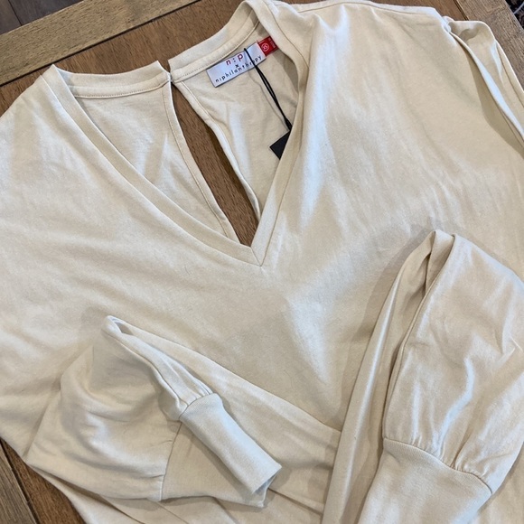 N.Philanthropy Lawes Short Sleeve V neck Jumpsuit - Picture 12 of 12